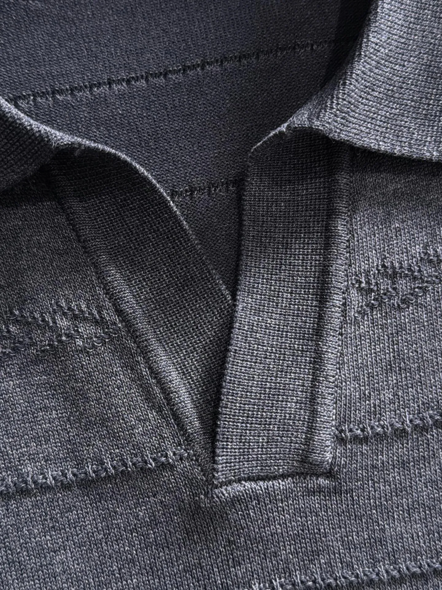 LP high quality Loro Piana 26ss New Arrival men's short-sleeved T-shirt. Made of combed cotton yarn knitted cotton fabric, no pressure when entering and exiting the counter. Exclusive control of raw materials. It feels substantial when weighed, and the upper body is more textured than ordinary T-shirts. This texture can handle the weather easily and is suitable for both hot and cold! Loose fit design, looks noble. The only correct version is available Size: M to 3XL